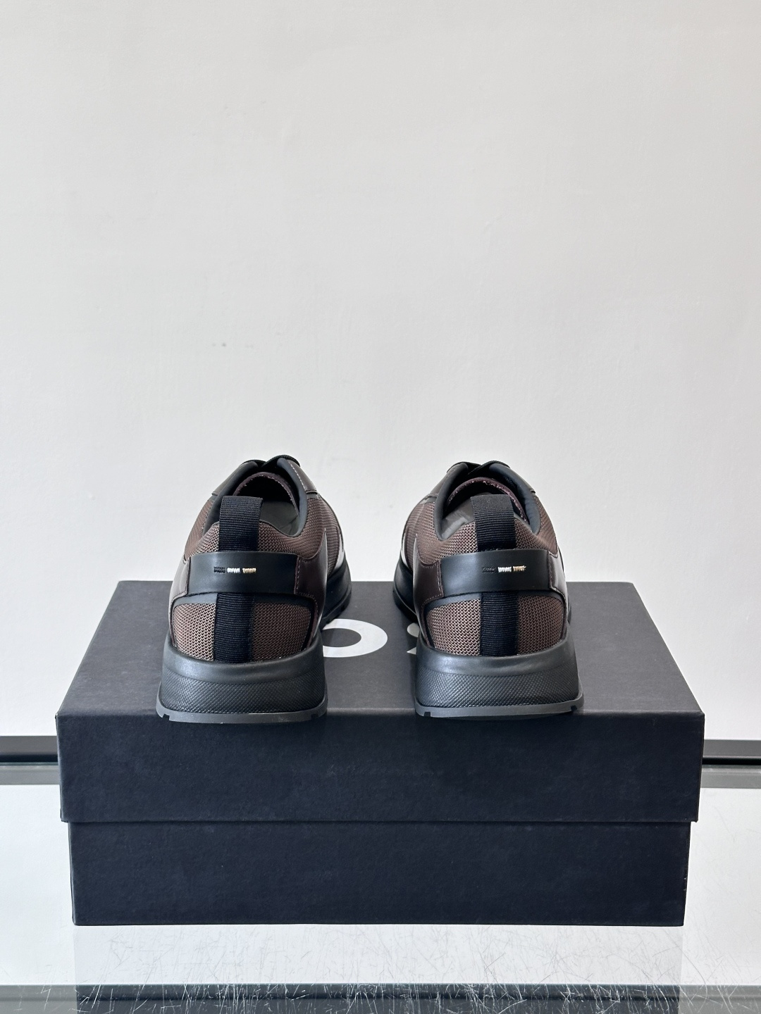 BOSS男士拼接运动鞋，网布➕皮革拼接，透气又有支撑力！白色橡胶鞋底，耐磨抓地力强，日常穿搭或轻运动都O