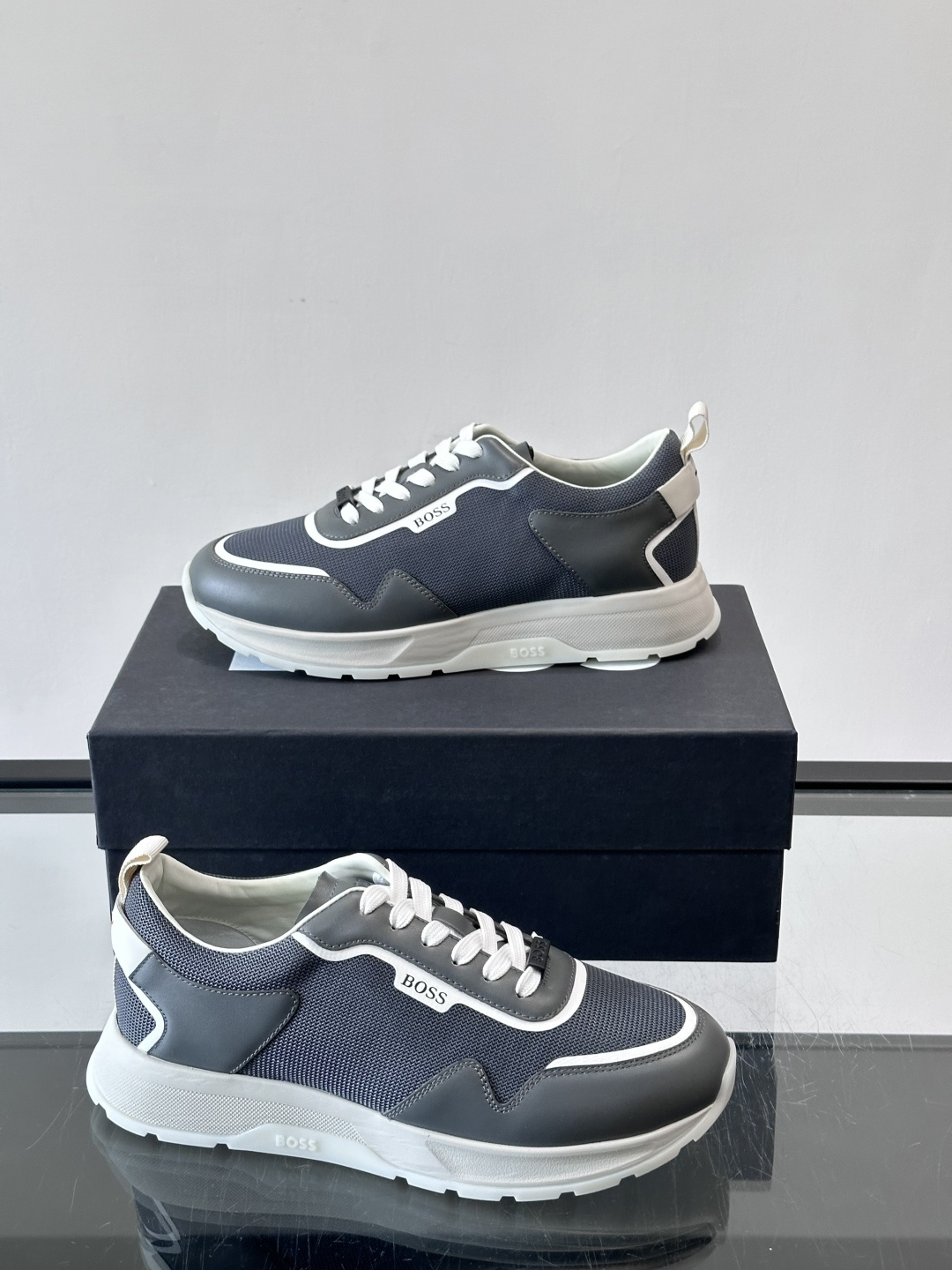 BOSS男士拼接运动鞋，网布➕皮革拼接，透气又有支撑力！白色橡胶鞋底，耐磨抓地力强，日常穿搭或轻运动都O
