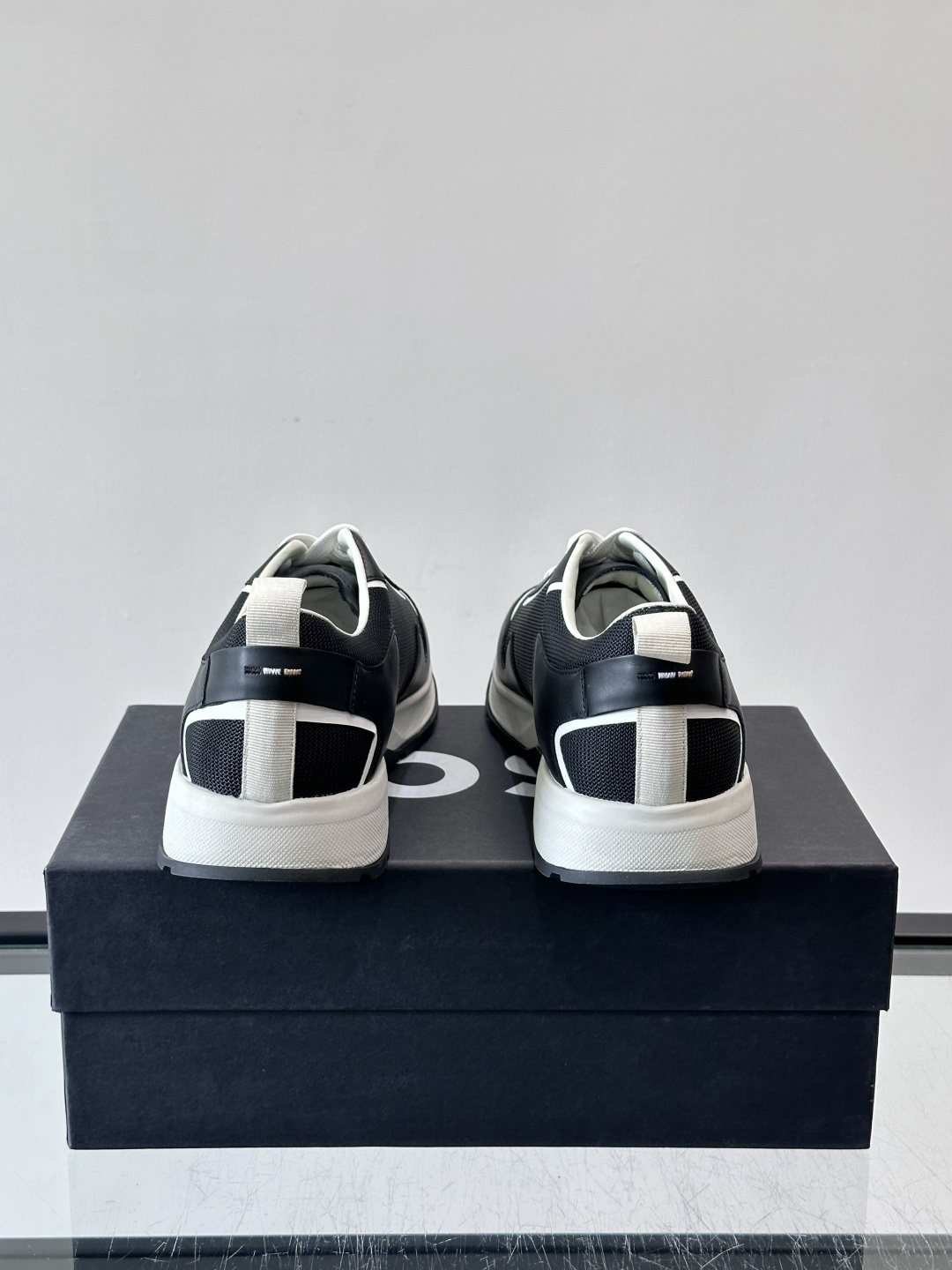 BOSS男士拼接运动鞋，网布➕皮革拼接，透气又有支撑力！白色橡胶鞋底，耐磨抓地力强，日常穿搭或轻运动都O