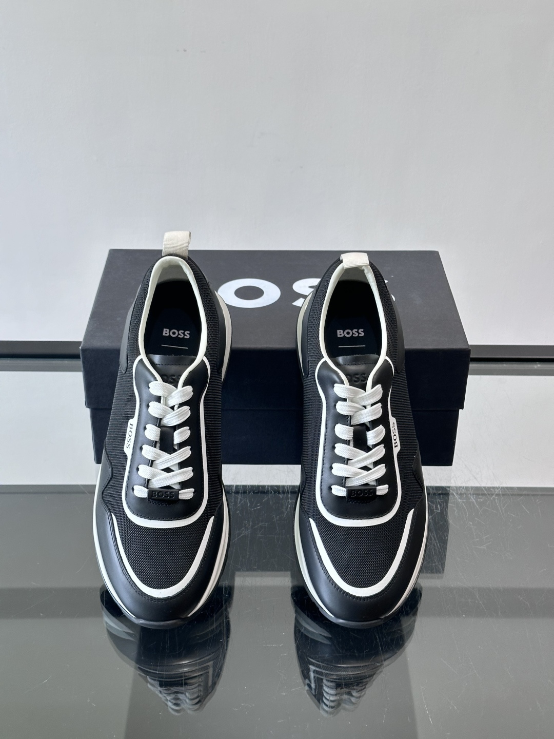 BOSS男士拼接运动鞋，网布➕皮革拼接，透气又有支撑力！白色橡胶鞋底，耐磨抓地力强，日常穿搭或轻运动都O
