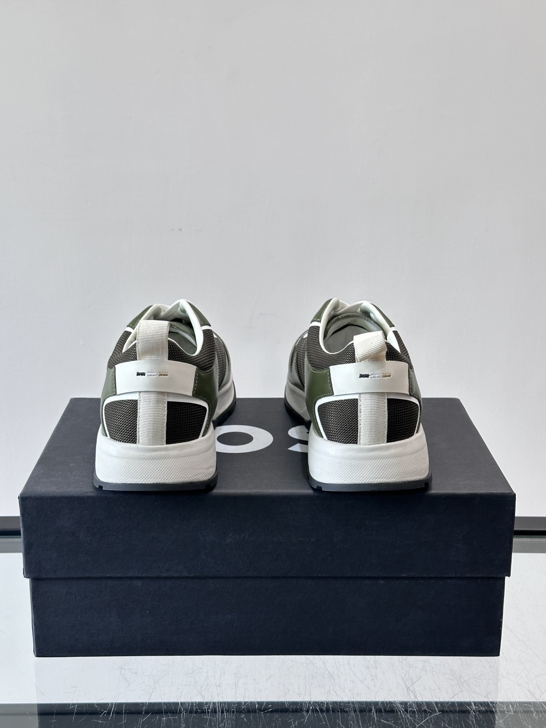 BOSS男士拼接运动鞋，网布➕皮革拼接，透气又有支撑力！白色橡胶鞋底，耐磨抓地力强，日常穿搭或轻运动都O