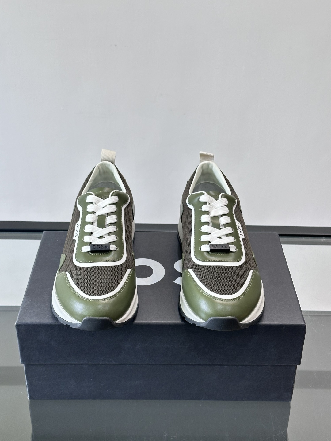 BOSS男士拼接运动鞋，网布➕皮革拼接，透气又有支撑力！白色橡胶鞋底，耐磨抓地力强，日常穿搭或轻运动都O