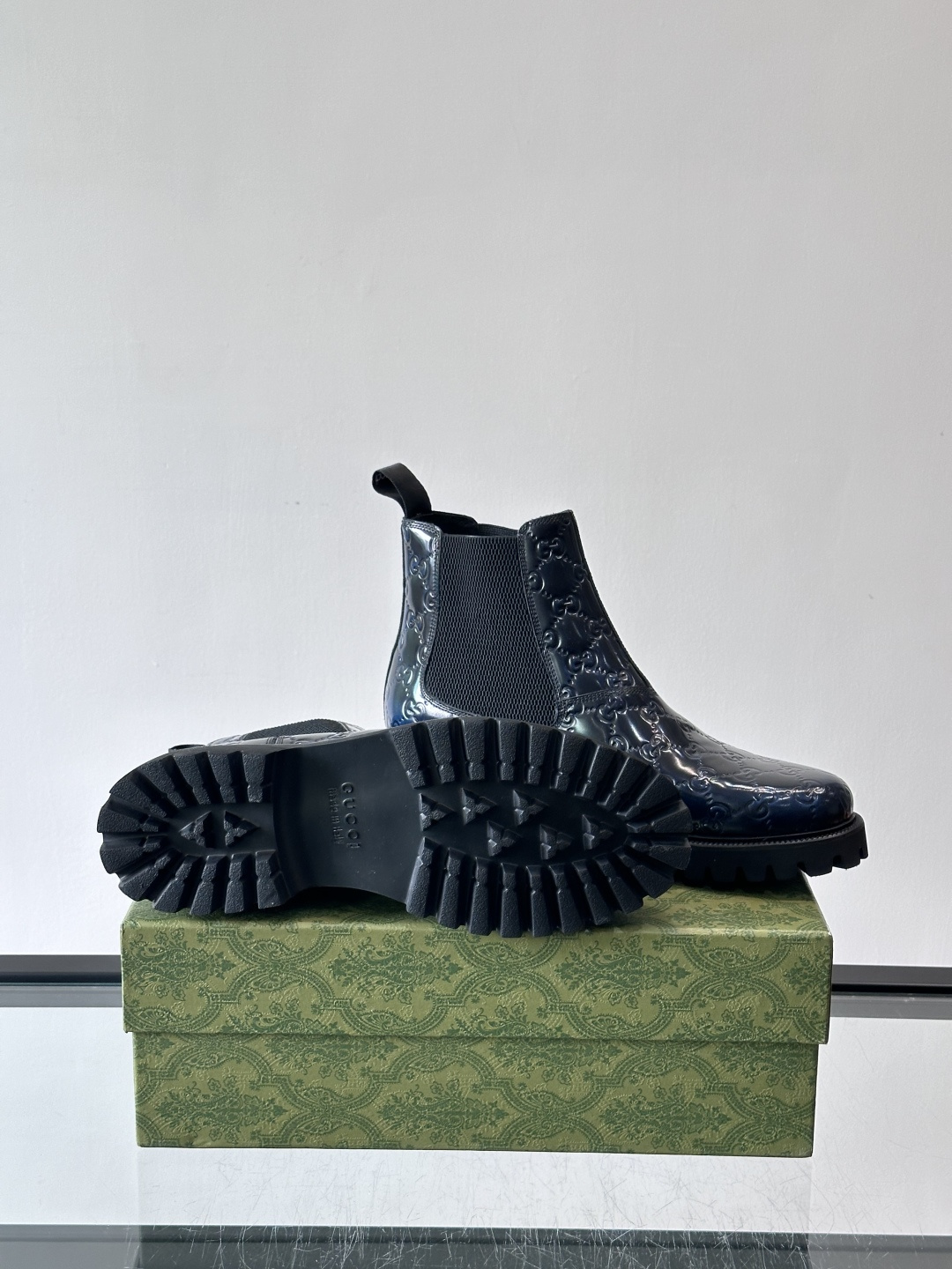 Gucci男士英伦风厚底切尔西靴，真皮+弹性侧边，穿脱超方便！厚底设计增高约5cm，防滑耐磨，秋冬通勤、