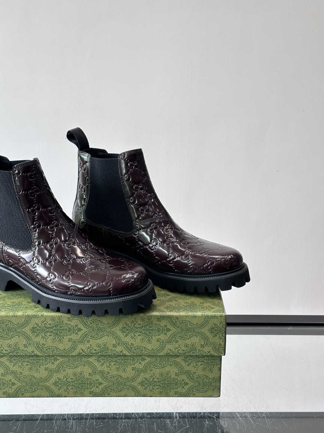 Gucci男士英伦风厚底切尔西靴，真皮+弹性侧边，穿脱超方便！厚底设计增高约5cm，防滑耐磨，秋冬通勤、