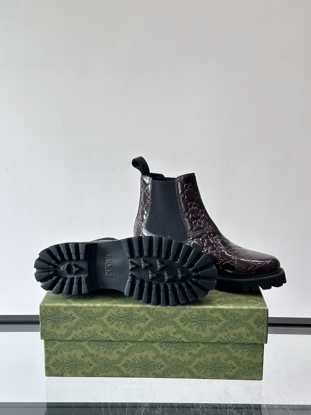 Gucci男士英伦风厚底切尔西靴，真皮+弹性侧边，穿脱超方便！厚底设计增高约5cm，防滑耐磨，秋冬通勤、