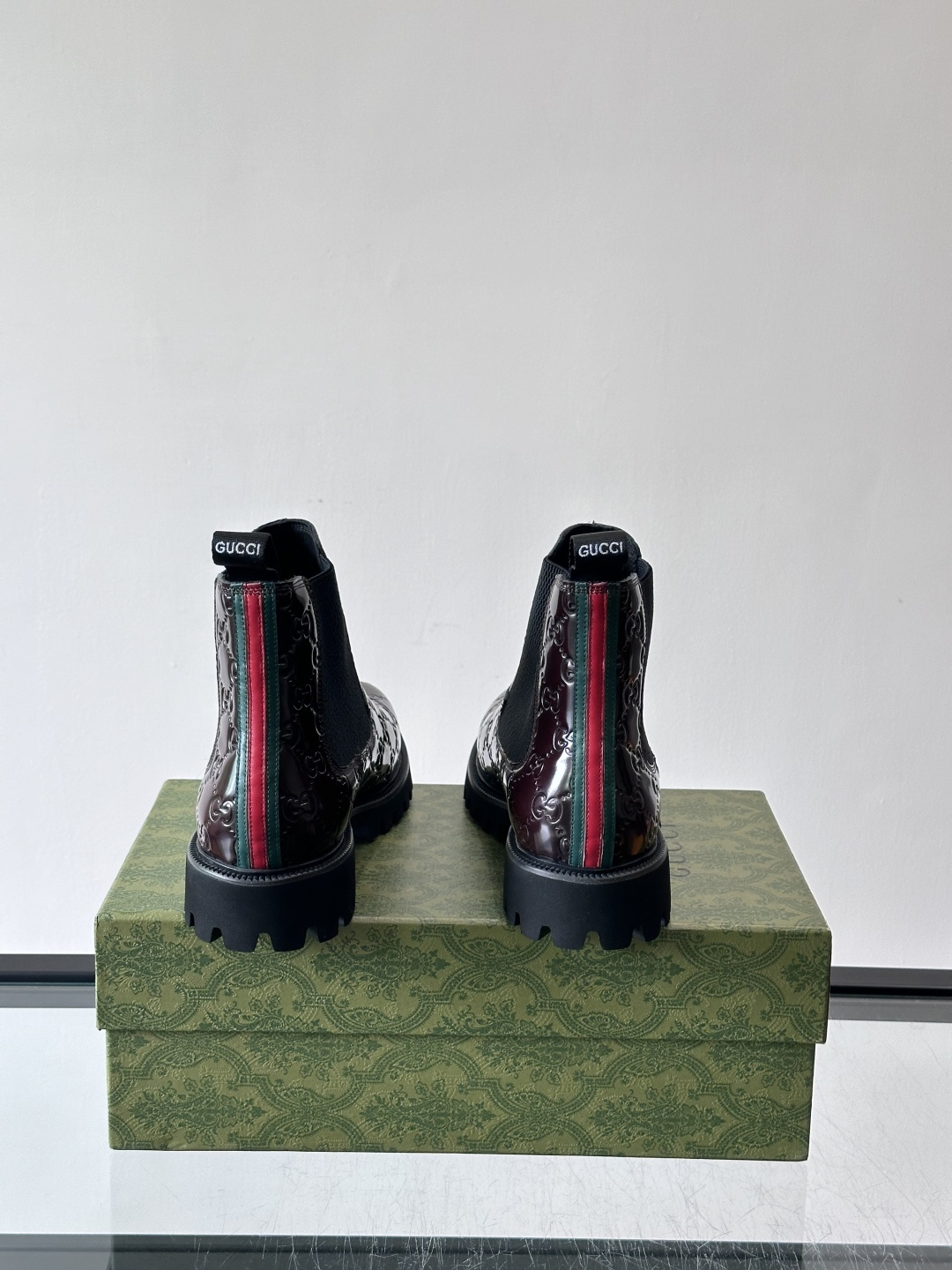 Gucci男士英伦风厚底切尔西靴，真皮+弹性侧边，穿脱超方便！厚底设计增高约5cm，防滑耐磨，秋冬通勤、