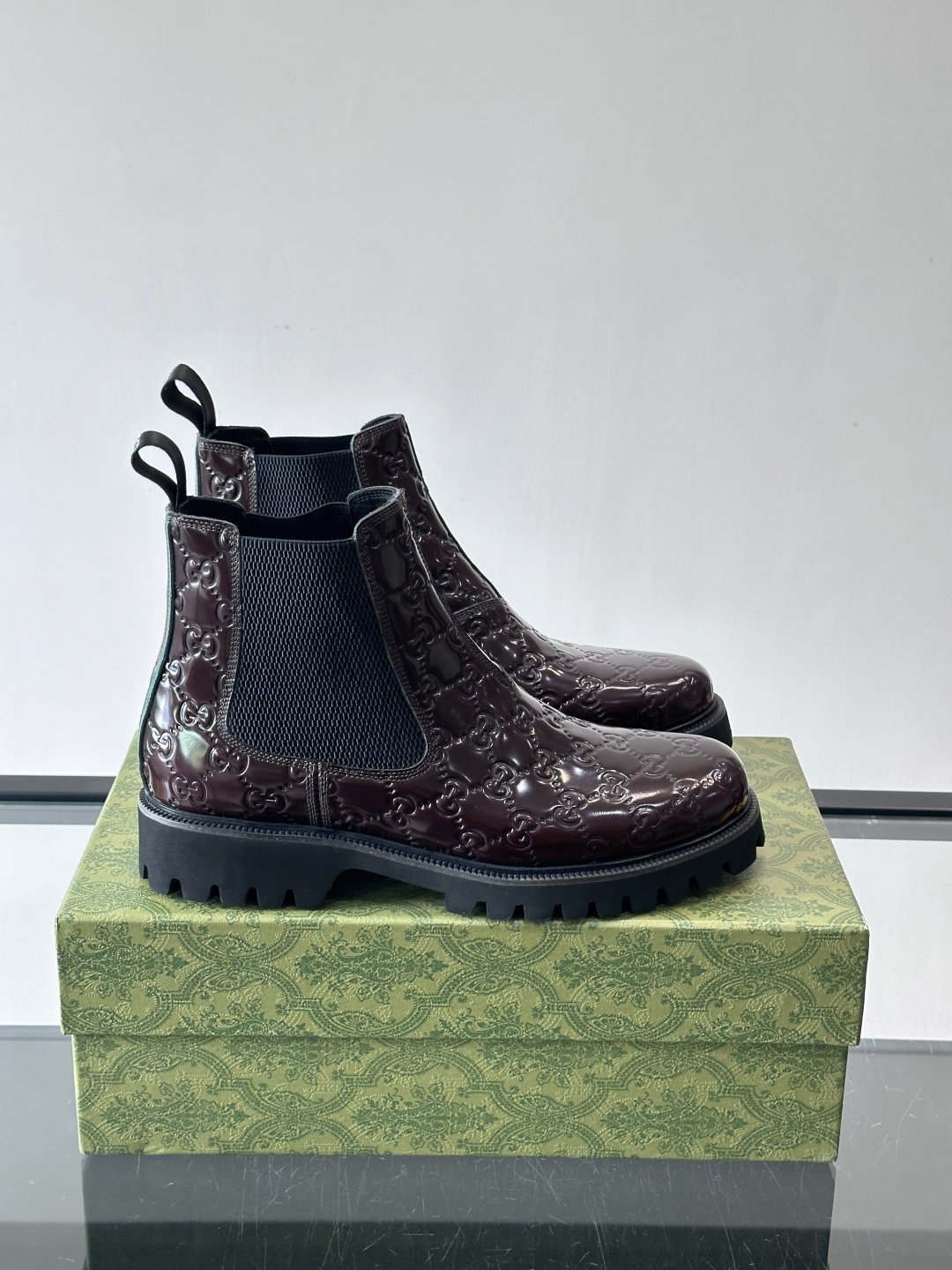 Gucci男士英伦风厚底切尔西靴，真皮+弹性侧边，穿脱超方便！厚底设计增高约5cm，防滑耐磨，秋冬通勤、