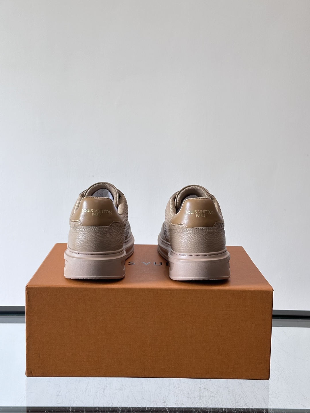 LV Beverly男士休闲鞋，经典Monogram老花压纹，质感细腻又高级；。厚底设计悄悄增高约4cm