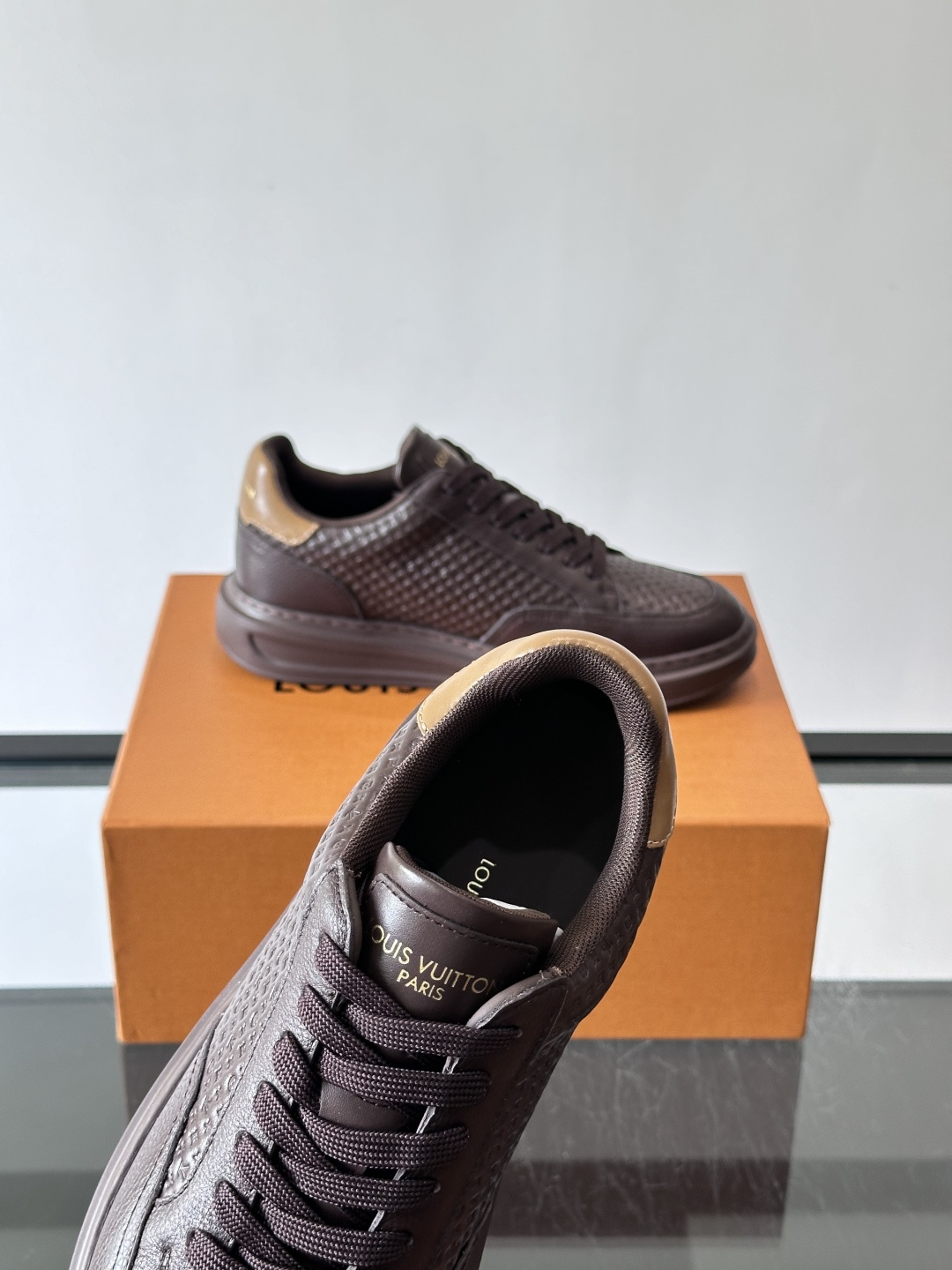 LV Beverly男士休闲鞋，经典Monogram老花压纹，质感细腻又高级；。厚底设计悄悄增高约4cm