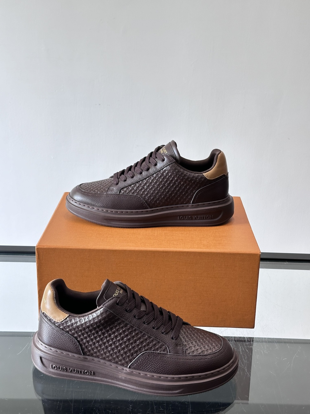 LV Beverly男士休闲鞋，经典Monogram老花压纹，质感细腻又高级；。厚底设计悄悄增高约4cm