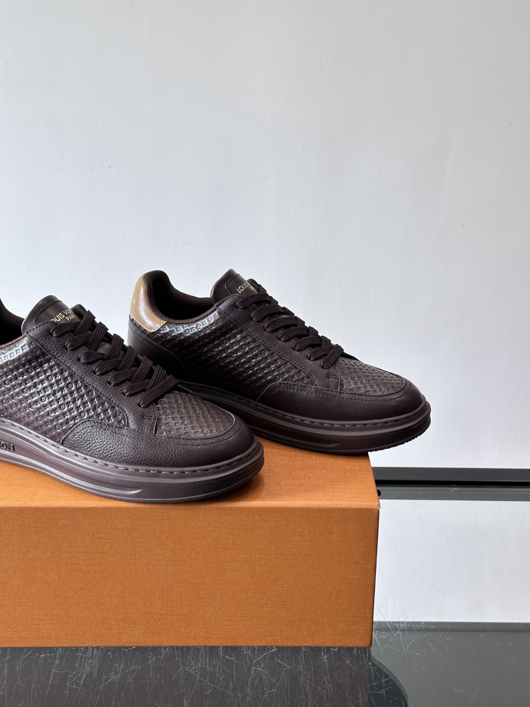 LV Beverly男士休闲鞋，经典Monogram老花压纹，质感细腻又高级；。厚底设计悄悄增高约4cm