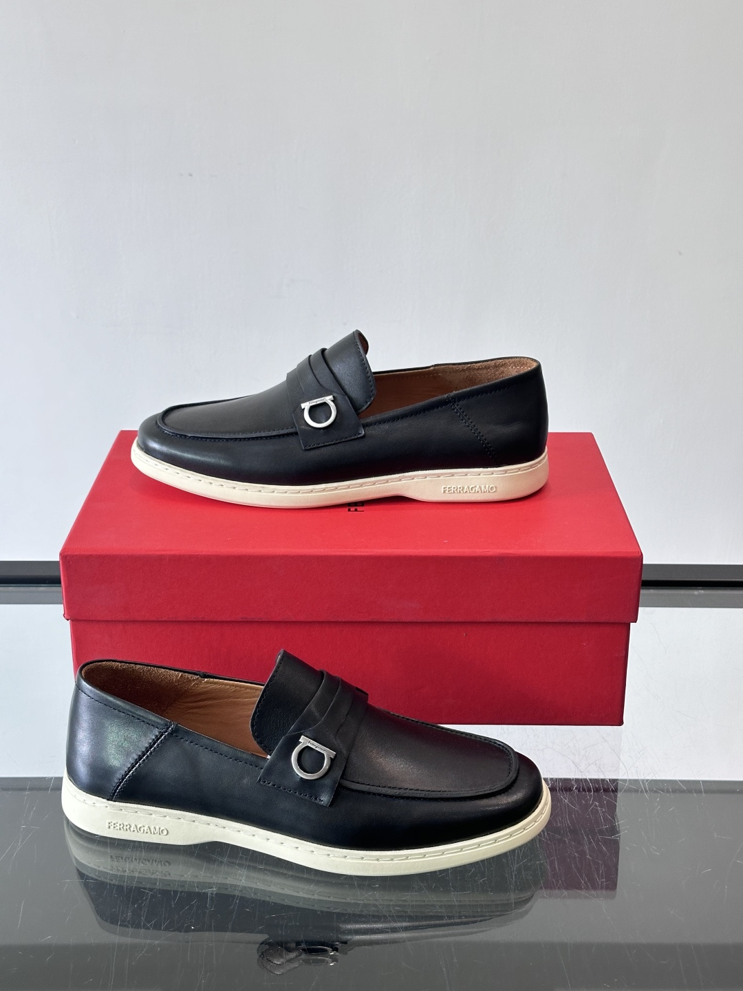 Ferragam菲拉格慕新款男士驾车鞋，面料采用全进口牛皮，看得见的质感，重工车线，内里本染小牛皮，标配