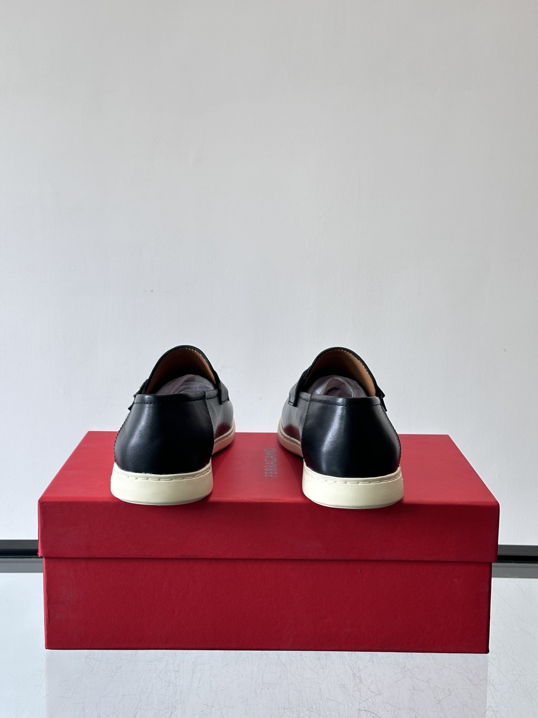 Ferragam菲拉格慕新款男士驾车鞋，面料采用全进口牛皮，看得见的质感，重工车线，内里本染小牛皮，标配