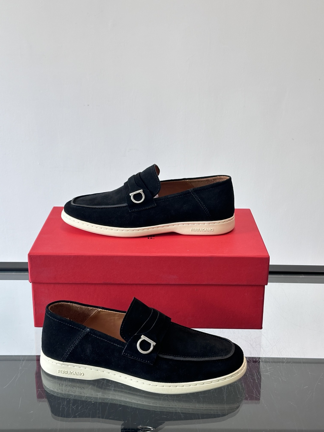 Ferragam菲拉格慕新款男士驾车鞋，面料采用全进口牛皮，看得见的质感，重工车线，内里本染小牛皮，标配