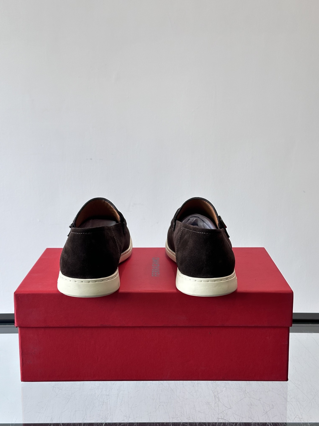 Ferragam菲拉格慕新款男士驾车鞋，面料采用全进口牛皮，看得见的质感，重工车线，内里本染小牛皮，标配