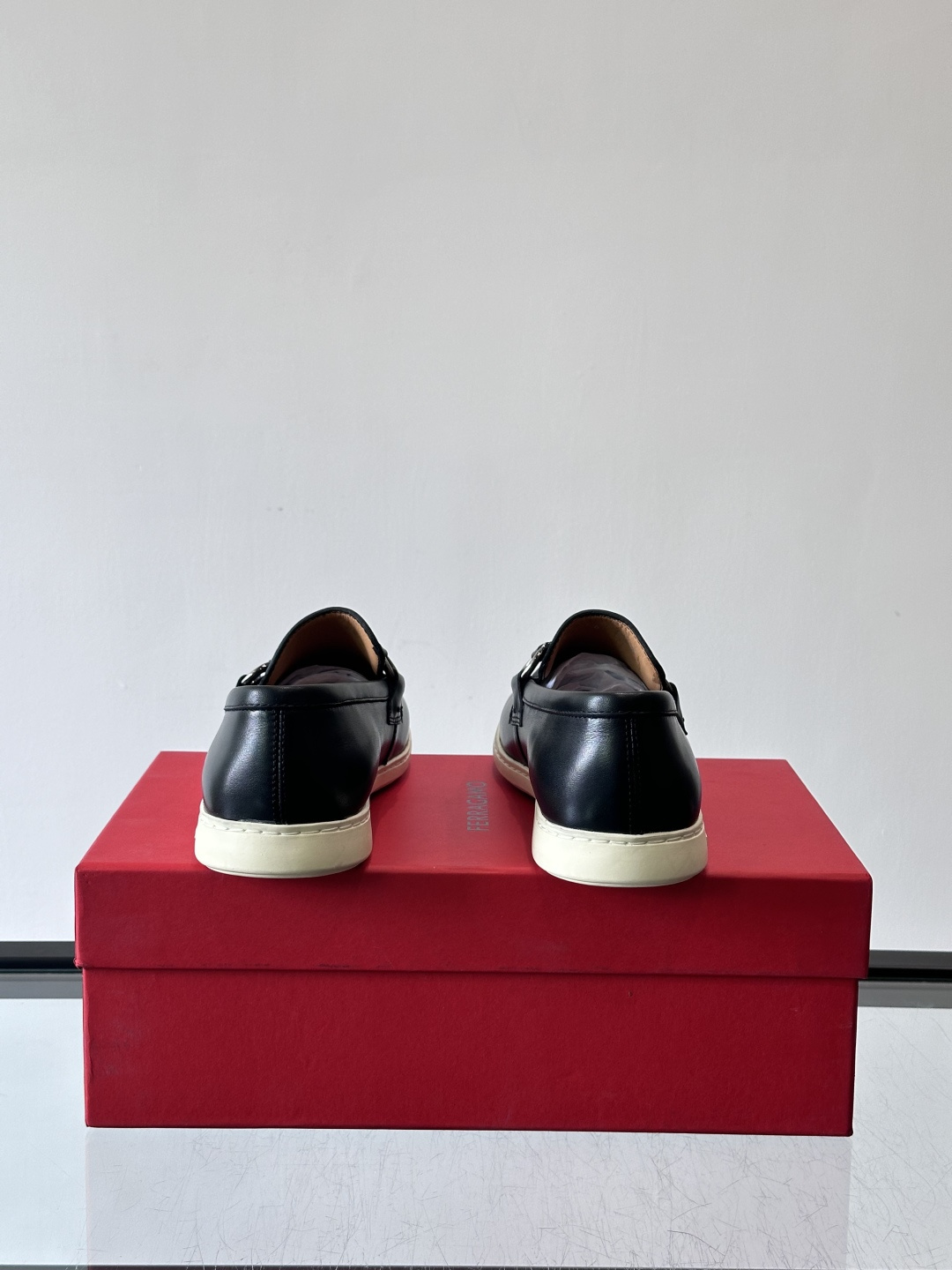 Ferragam菲拉格慕新款男士驾车鞋，面料采用全进口牛皮，看得见的质感，重工车线，内里本染小牛皮，标配