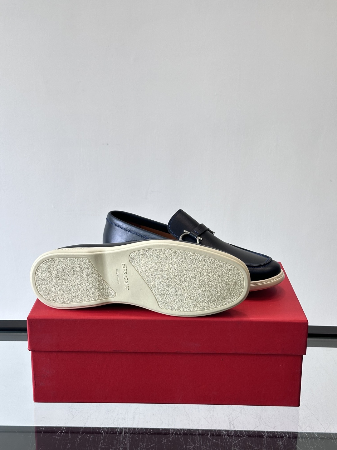 Ferragam菲拉格慕新款男士驾车鞋，面料采用全进口牛皮，看得见的质感，重工车线，内里本染小牛皮，标配