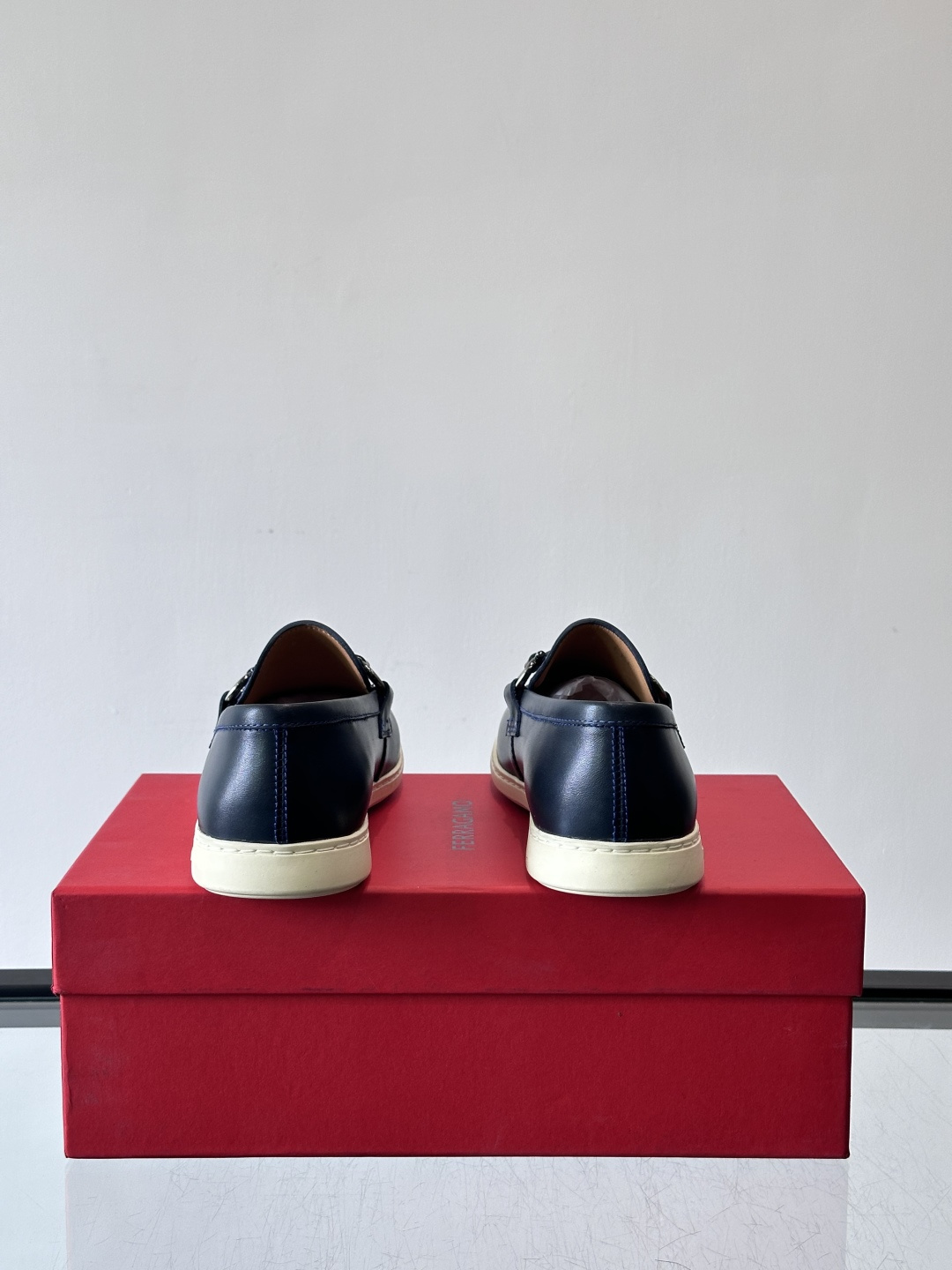 Ferragam菲拉格慕新款男士驾车鞋，面料采用全进口牛皮，看得见的质感，重工车线，内里本染小牛皮，标配