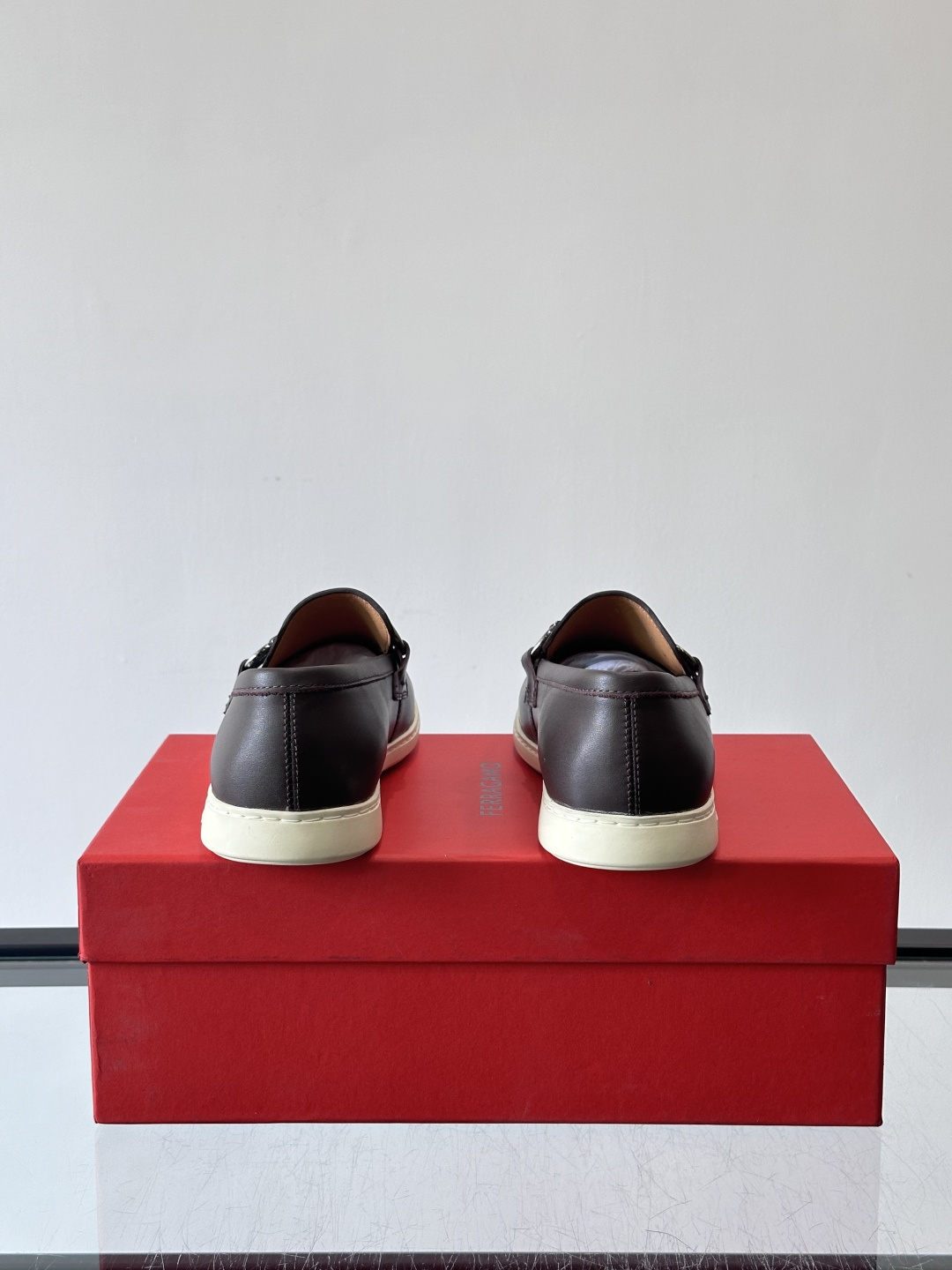 Ferragam菲拉格慕新款男士驾车鞋，面料采用全进口牛皮，看得见的质感，重工车线，内里本染小牛皮，标配