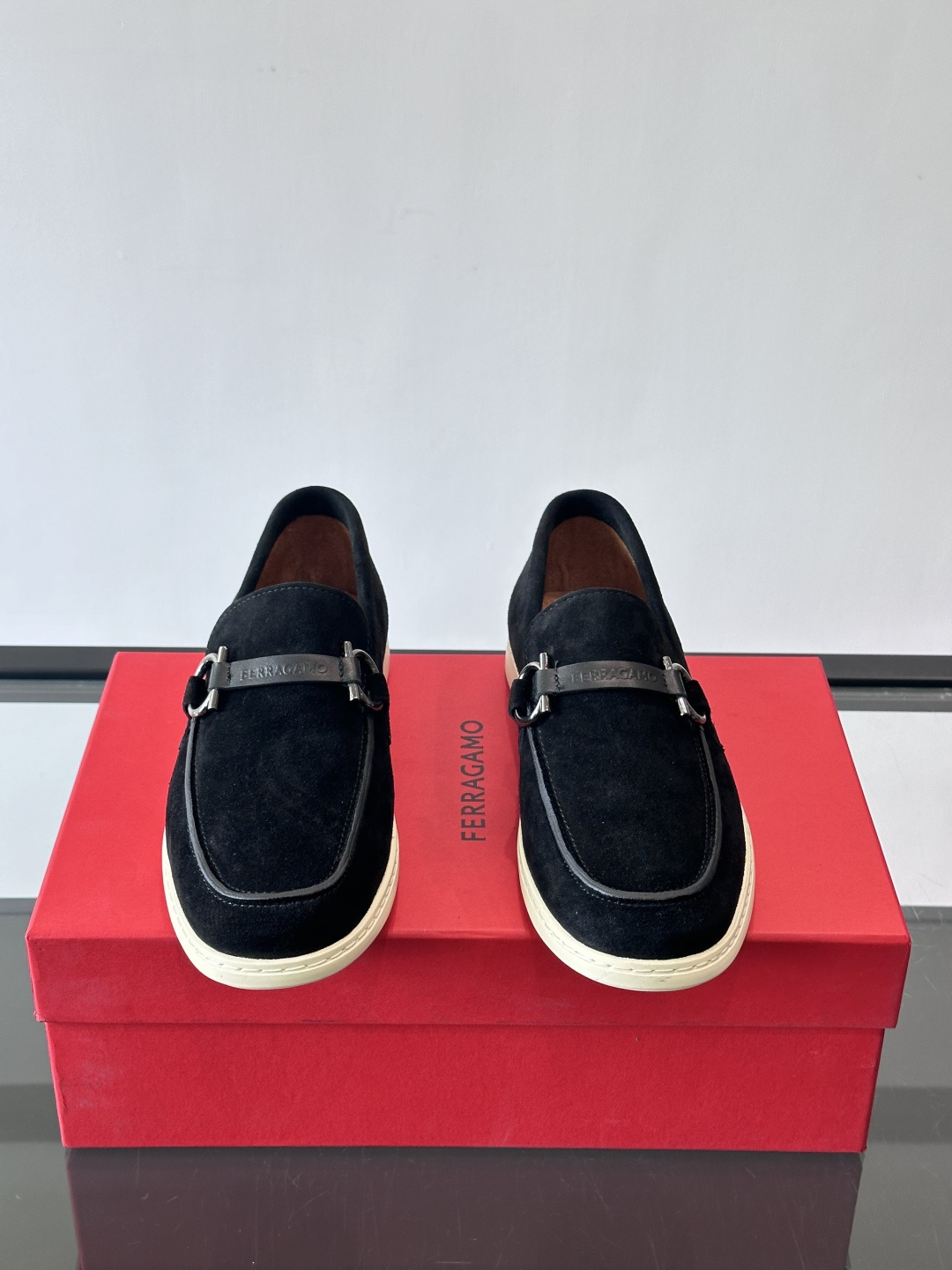 Ferragam菲拉格慕新款男士驾车鞋，面料采用全进口牛皮，看得见的质感，重工车线，内里本染小牛皮，标配
