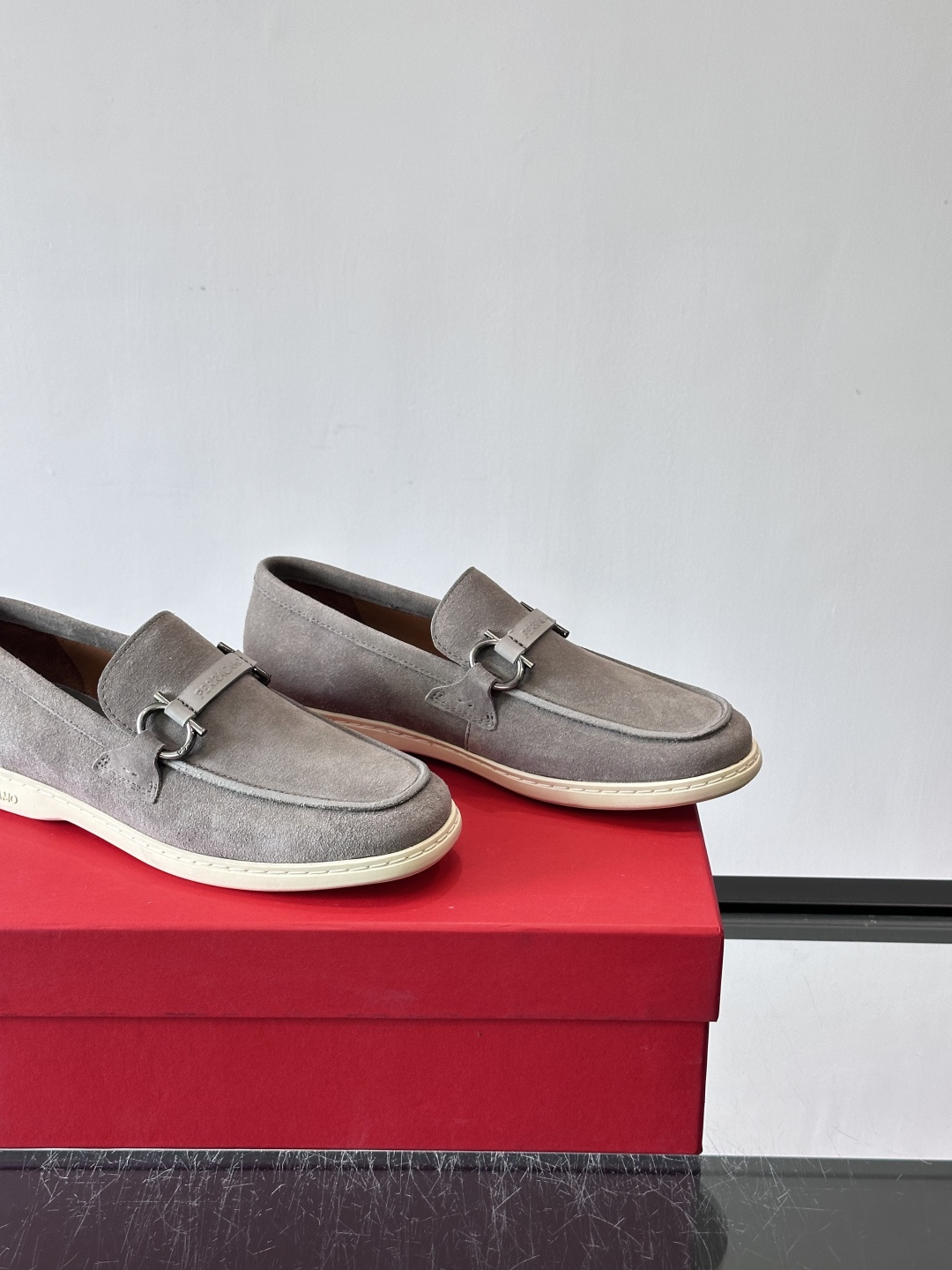 Ferragam菲拉格慕新款男士驾车鞋，面料采用全进口牛皮，看得见的质感，重工车线，内里本染小牛皮，标配