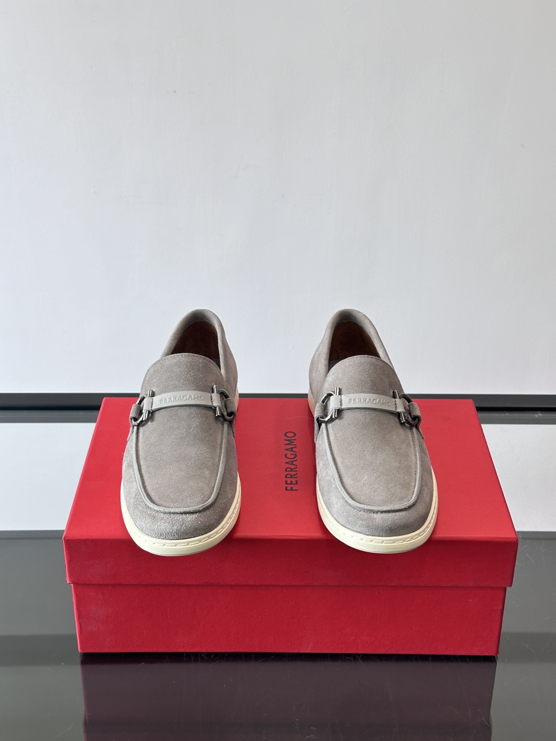 Ferragam菲拉格慕新款男士驾车鞋，面料采用全进口牛皮，看得见的质感，重工车线，内里本染小牛皮，标配