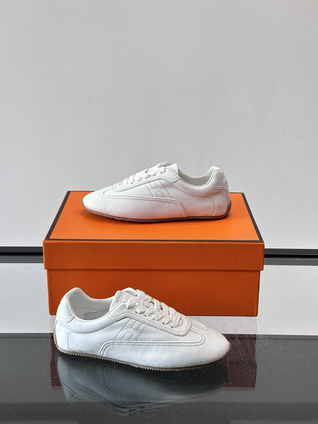 Hermès Master德训鞋，采用柔软小羊皮，质感细腻，穿着超舒适！鞋型修长，线条简约，侧面缝线超有