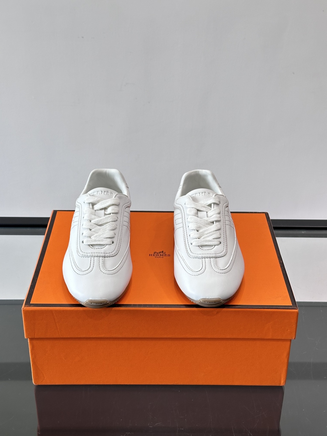 Hermès Master德训鞋，采用柔软小羊皮，质感细腻，穿着超舒适！鞋型修长，线条简约，侧面缝线超有