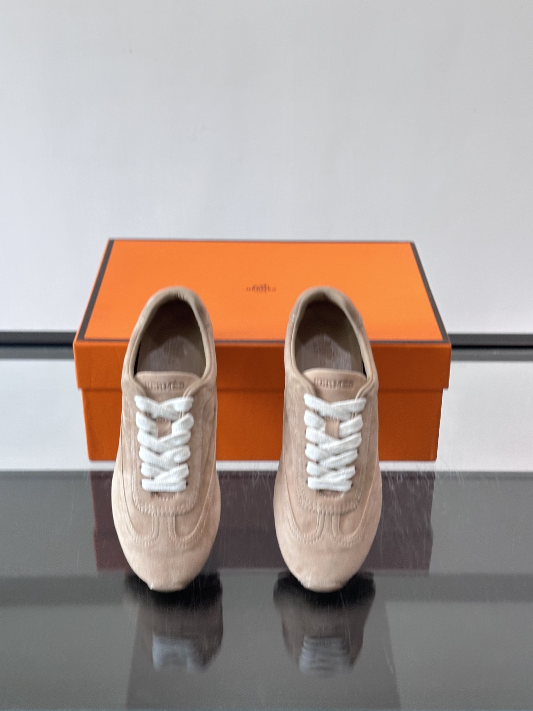 Hermès Master德训鞋，采用柔软小羊皮，质感细腻，穿着超舒适！鞋型修长，线条简约，侧面缝线超有