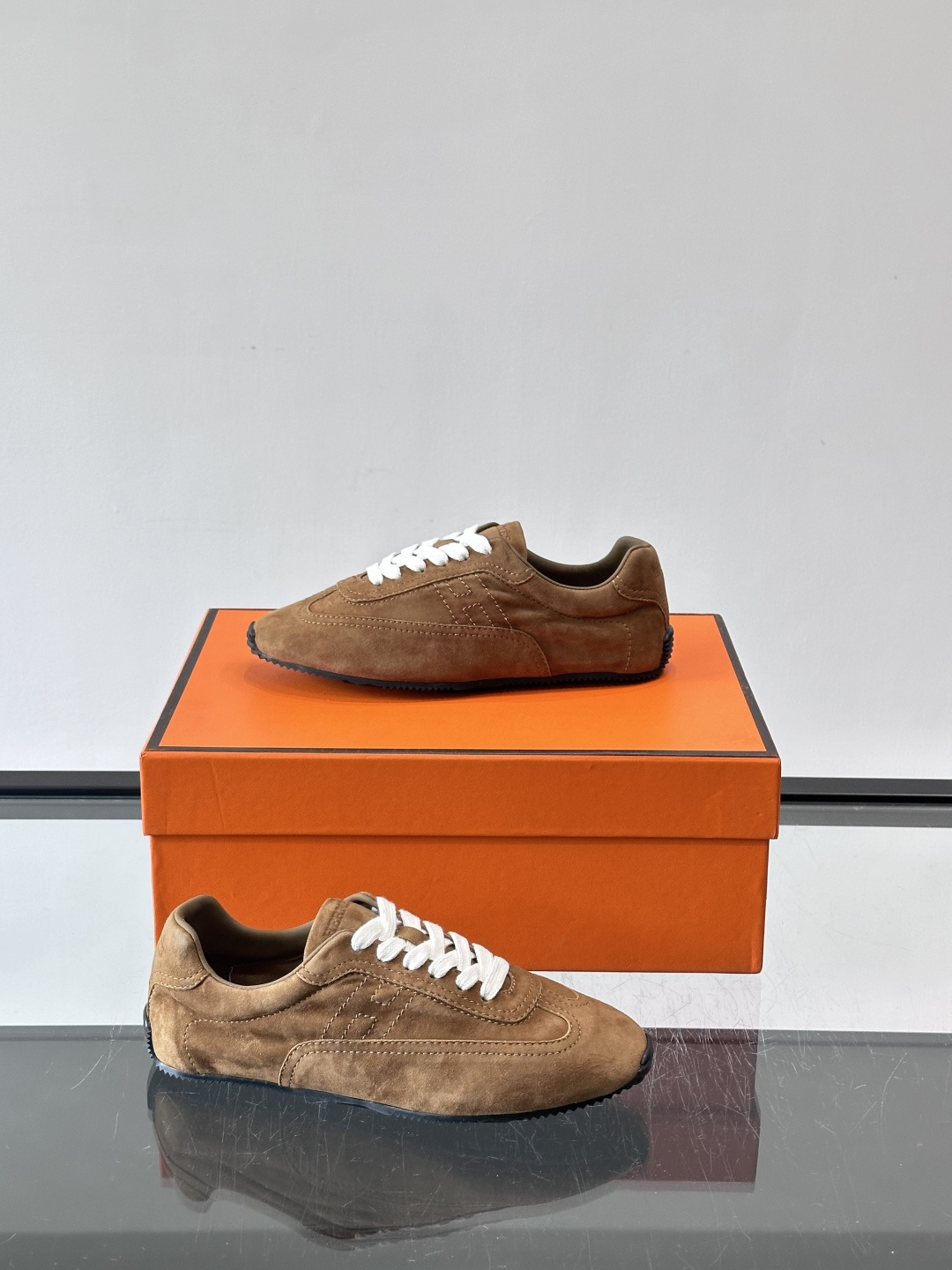 Hermès Master德训鞋，采用柔软小羊皮，质感细腻，穿着超舒适！鞋型修长，线条简约，侧面缝线超有