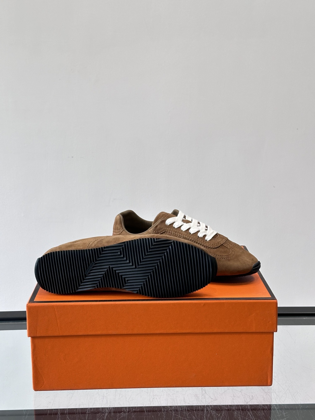 Hermès Master德训鞋，采用柔软小羊皮，质感细腻，穿着超舒适！鞋型修长，线条简约，侧面缝线超有