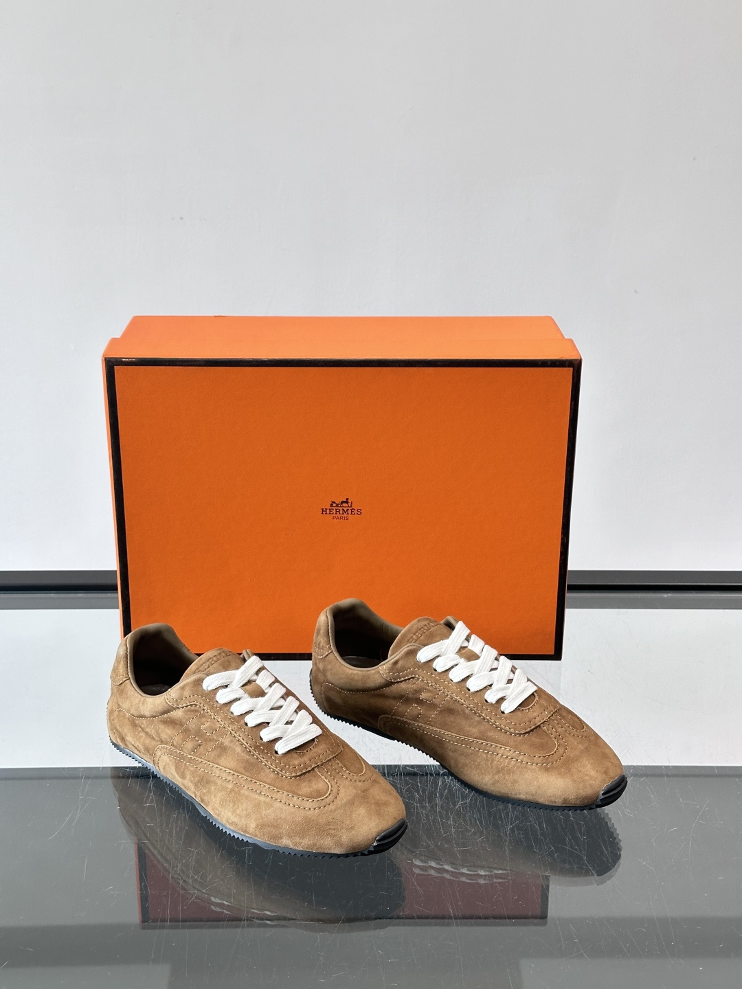 Hermès Master德训鞋，采用柔软小羊皮，质感细腻，穿着超舒适！鞋型修长，线条简约，侧面缝线超有