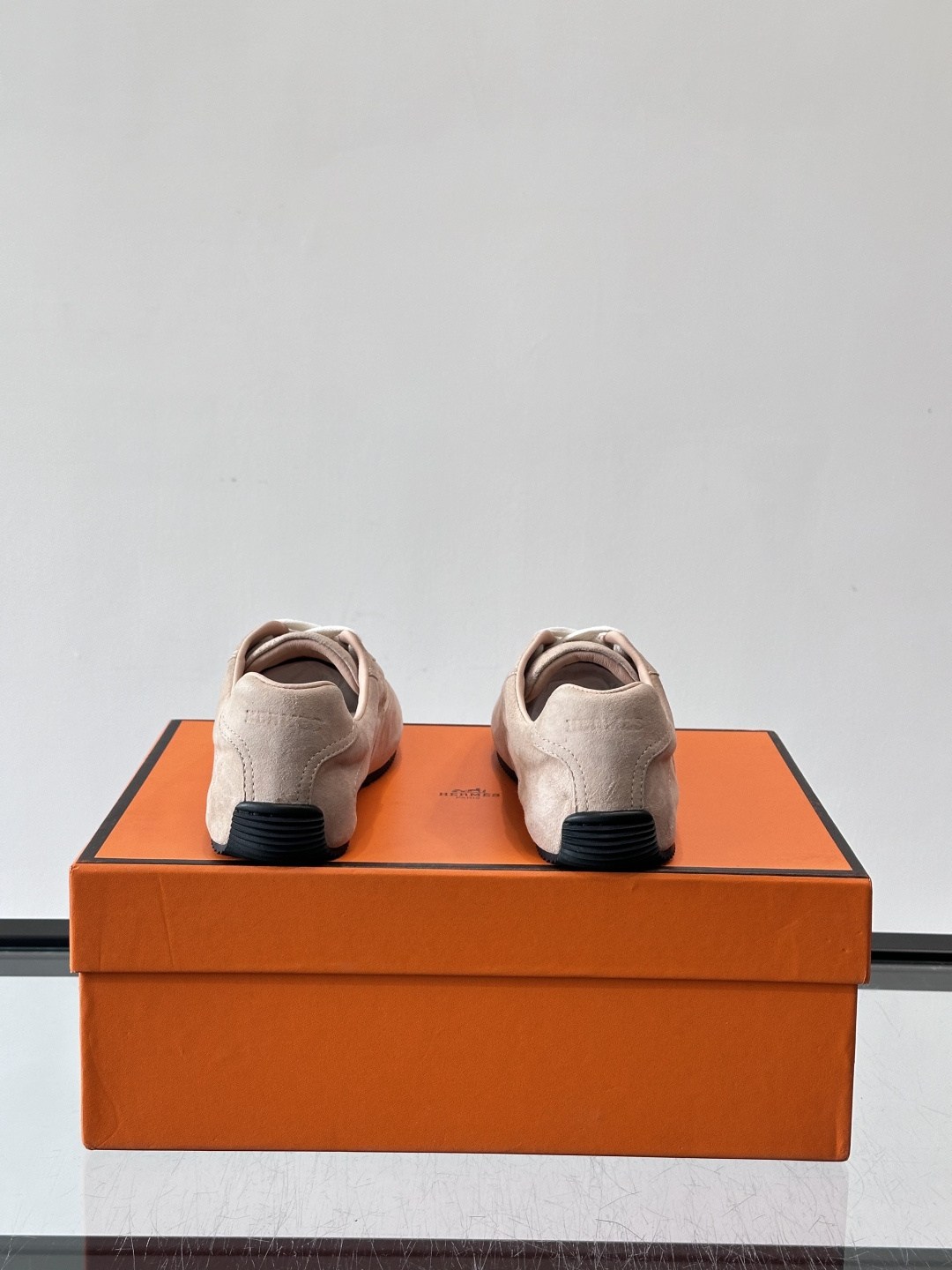 Hermès Master德训鞋，采用柔软小羊皮，质感细腻，穿着超舒适！鞋型修长，线条简约，侧面缝线超有