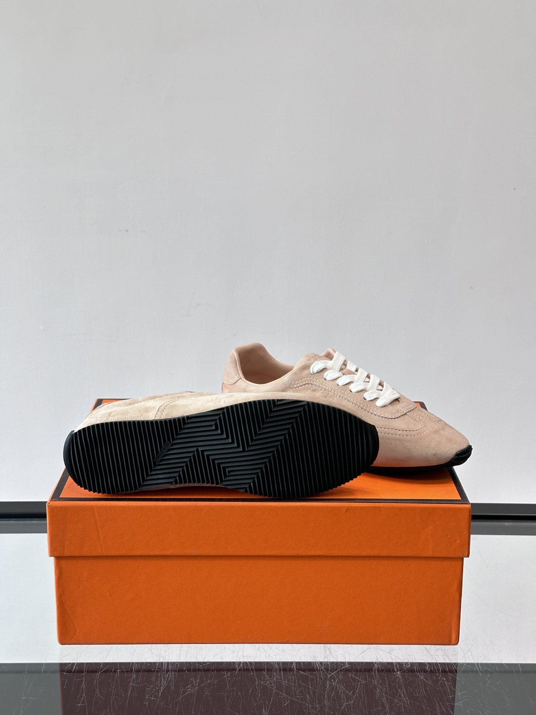 Hermès Master德训鞋，采用柔软小羊皮，质感细腻，穿着超舒适！鞋型修长，线条简约，侧面缝线超有