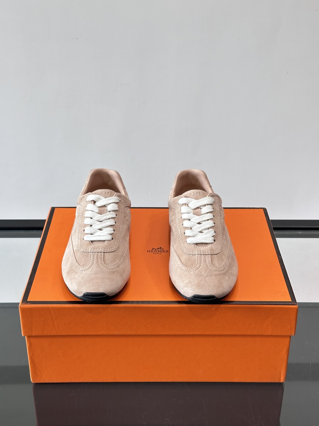 Hermès Master德训鞋，采用柔软小羊皮，质感细腻，穿着超舒适！鞋型修长，线条简约，侧面缝线超有