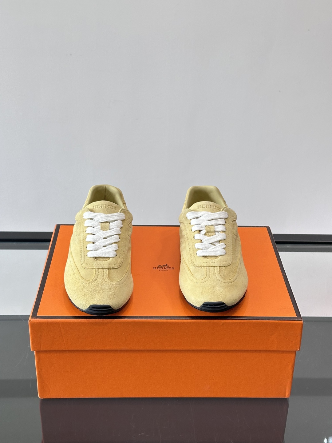 Hermès Master德训鞋，采用柔软小羊皮，质感细腻，穿着超舒适！鞋型修长，线条简约，侧面缝线超有