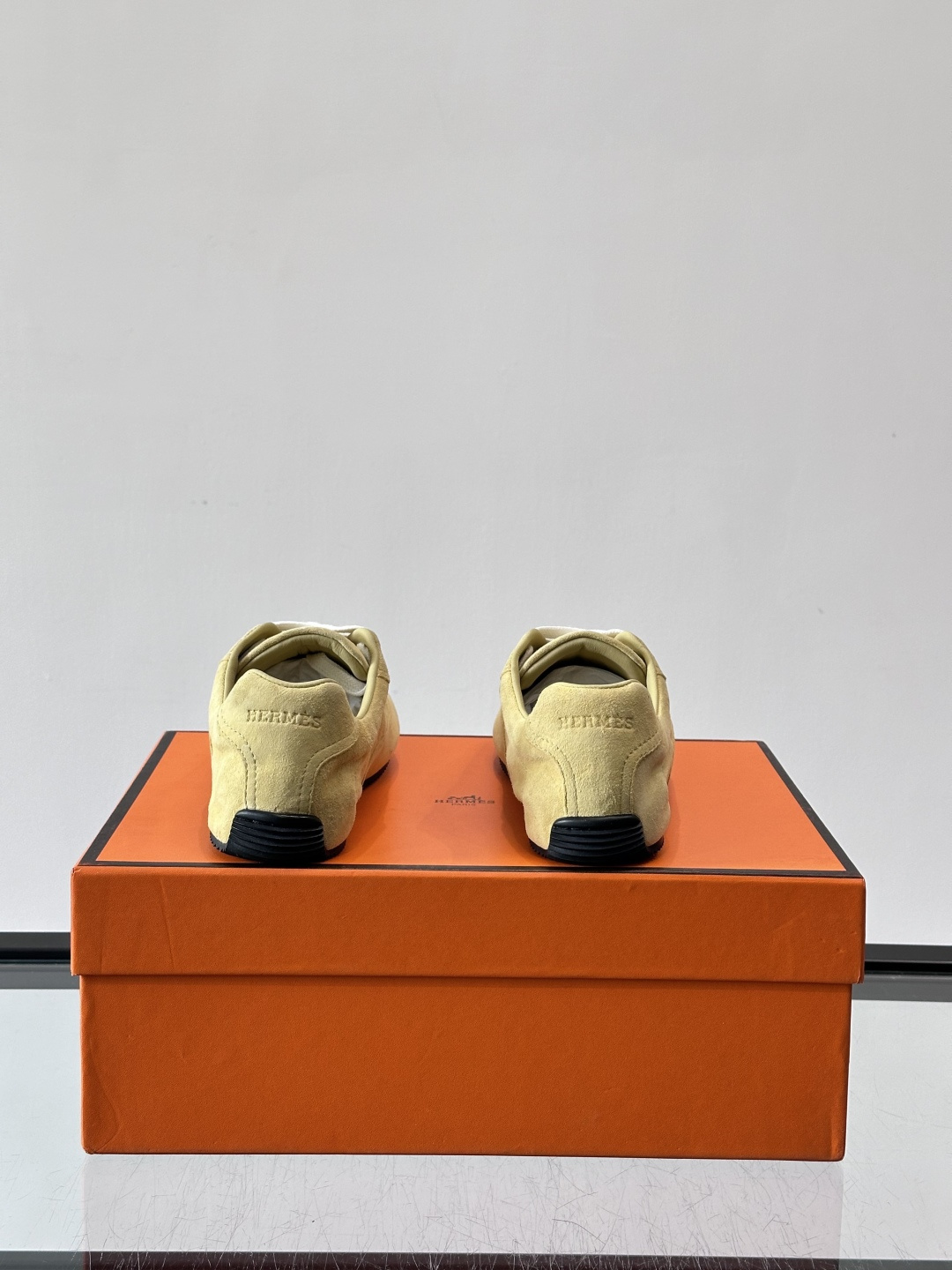 Hermès Master德训鞋，采用柔软小羊皮，质感细腻，穿着超舒适！鞋型修长，线条简约，侧面缝线超有