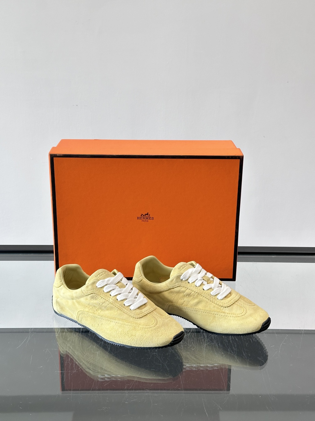 Hermès Master德训鞋，采用柔软小羊皮，质感细腻，穿着超舒适！鞋型修长，线条简约，侧面缝线超有