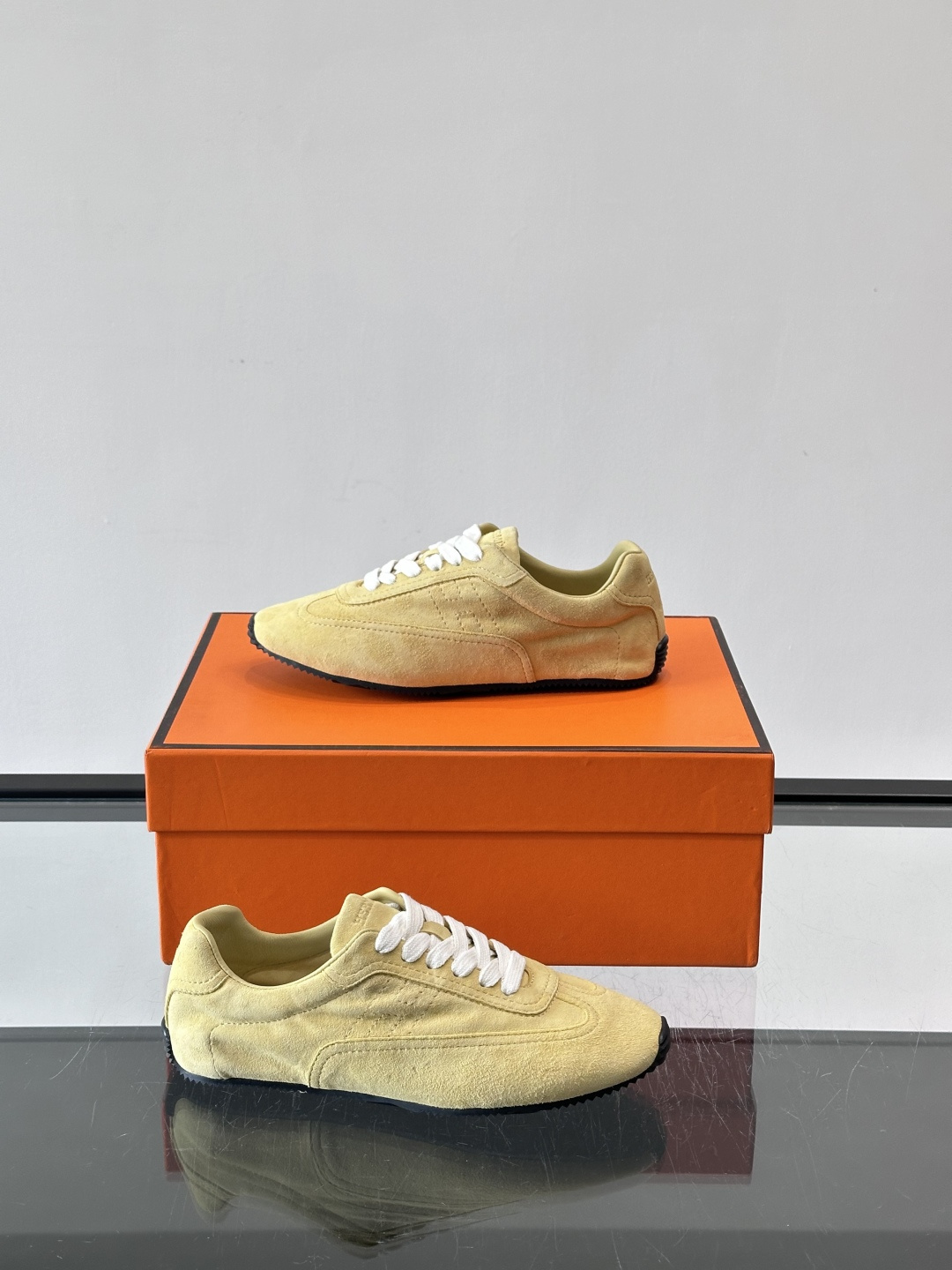 Hermès Master德训鞋，采用柔软小羊皮，质感细腻，穿着超舒适！鞋型修长，线条简约，侧面缝线超有