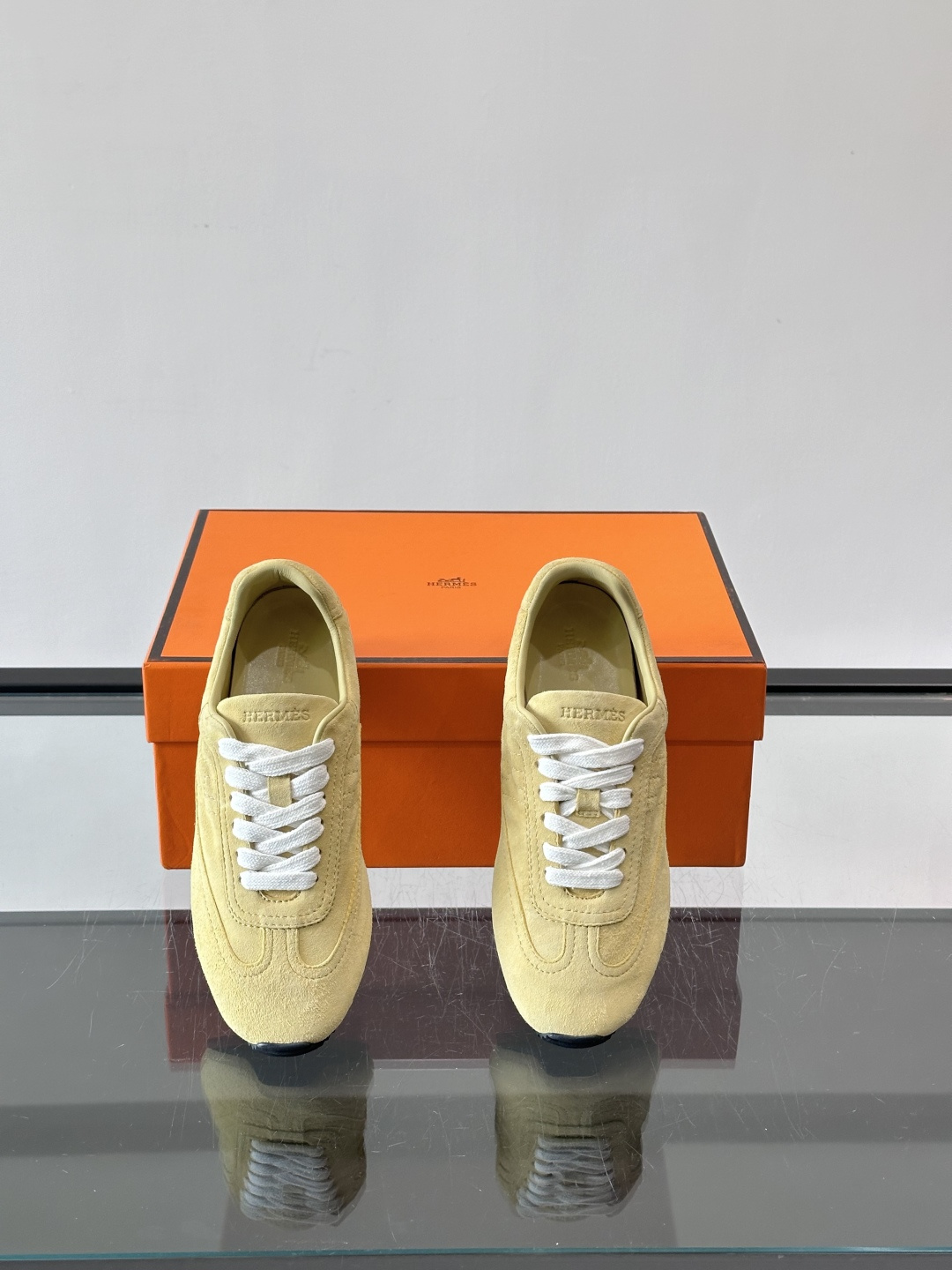 Hermès Master德训鞋，采用柔软小羊皮，质感细腻，穿着超舒适！鞋型修长，线条简约，侧面缝线超有