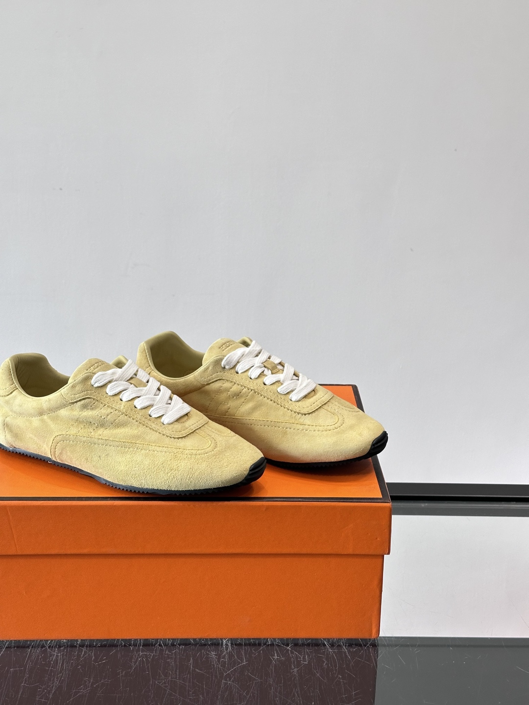 Hermès Master德训鞋，采用柔软小羊皮，质感细腻，穿着超舒适！鞋型修长，线条简约，侧面缝线超有