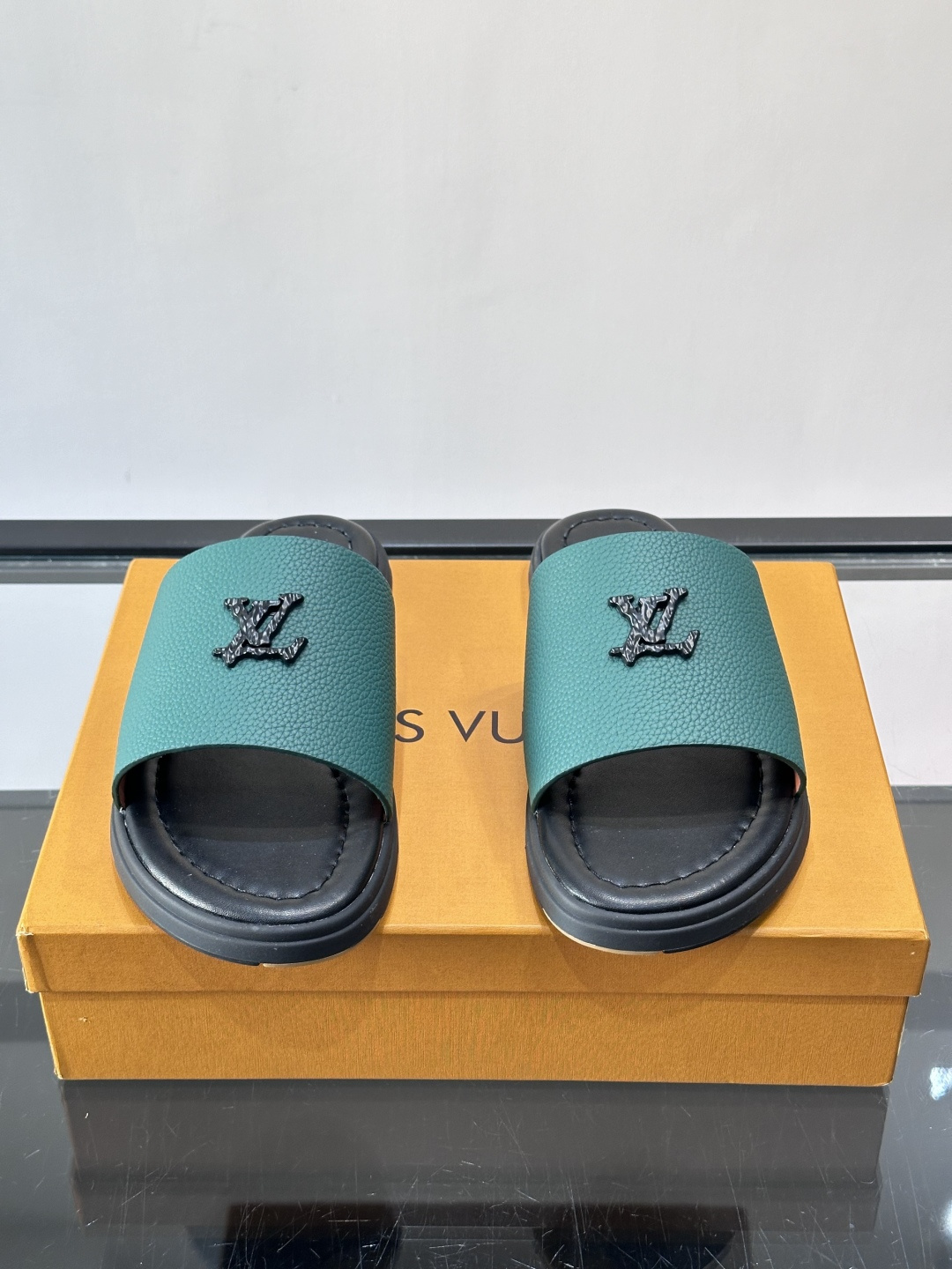 Louis Vuitton ss26new arrival LV驴牌春夏系列新款平底沙滩拖鞋🥿简约精致，