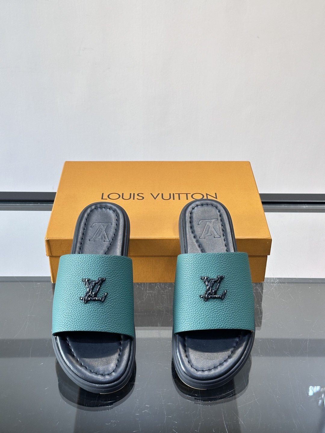 Louis Vuitton ss26new arrival LV驴牌春夏系列新款平底沙滩拖鞋🥿简约精致，