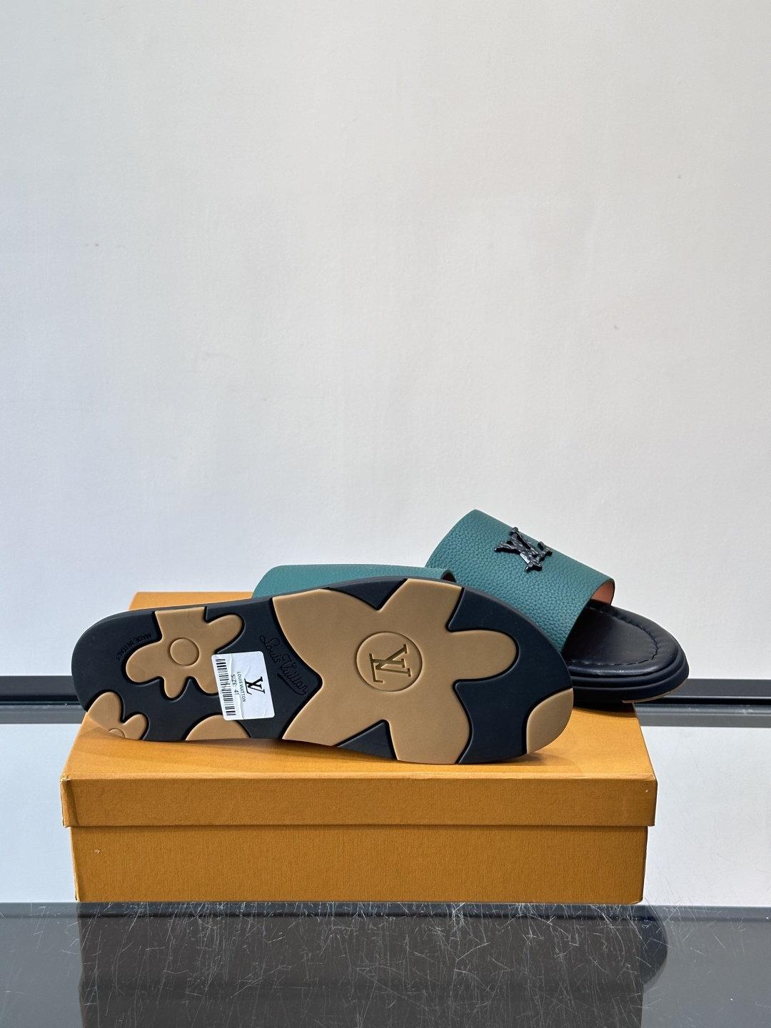 Louis Vuitton ss26new arrival LV驴牌春夏系列新款平底沙滩拖鞋🥿简约精致，