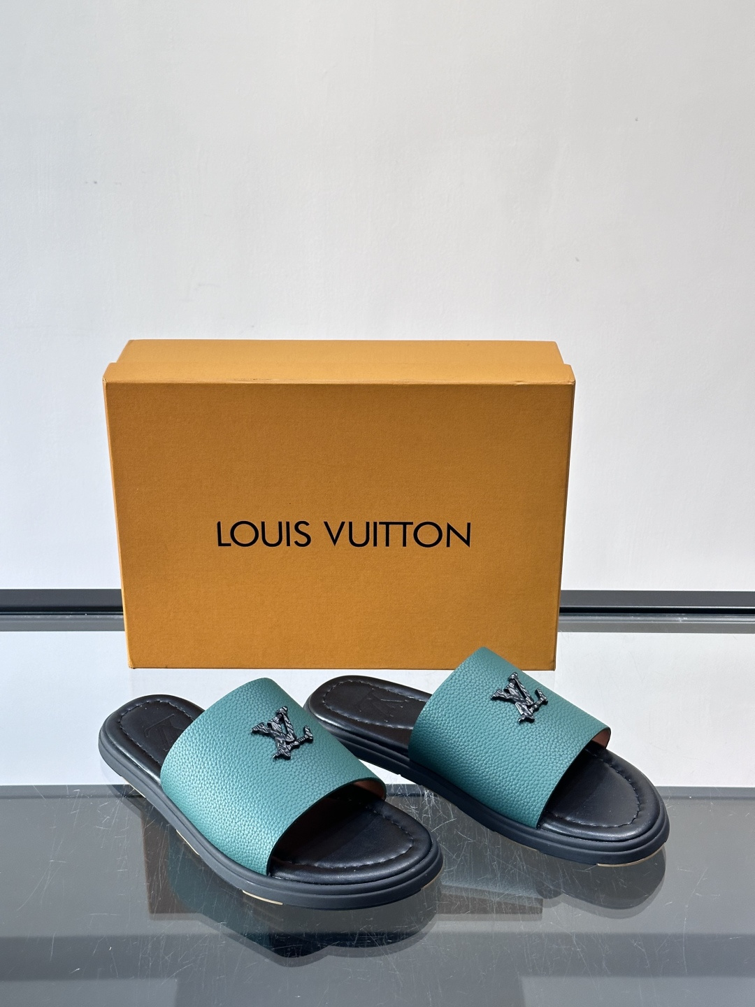 Louis Vuitton ss26new arrival LV驴牌春夏系列新款平底沙滩拖鞋🥿简约精致，