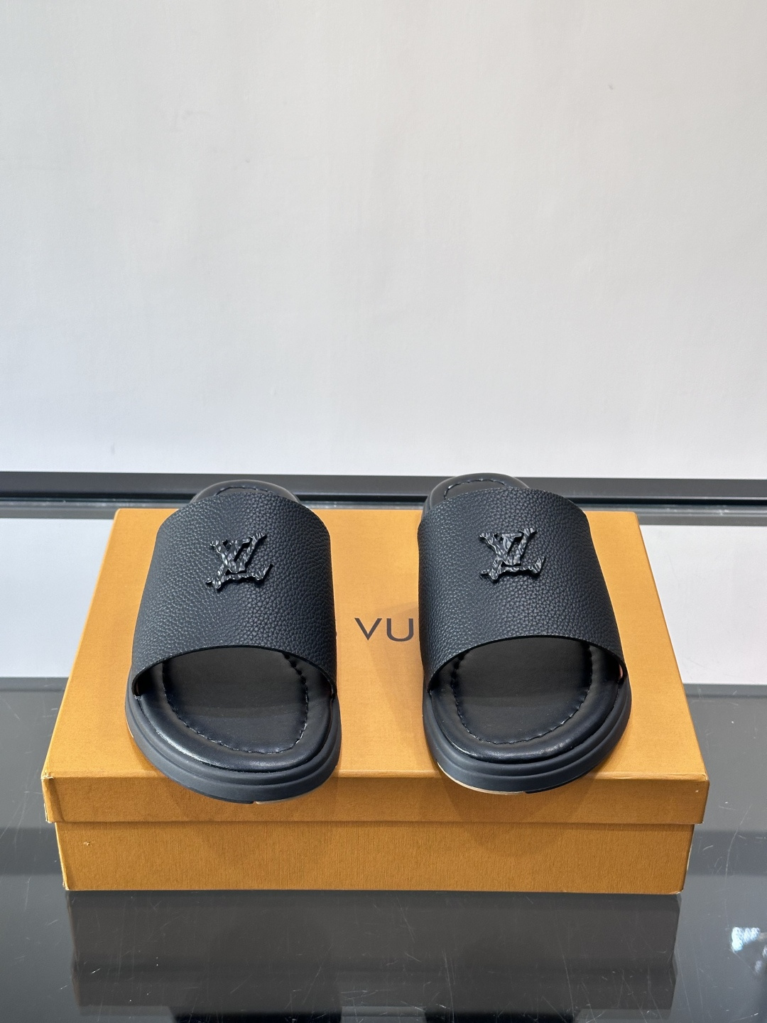 Louis Vuitton ss26new arrival LV驴牌春夏系列新款平底沙滩拖鞋🥿简约精致，