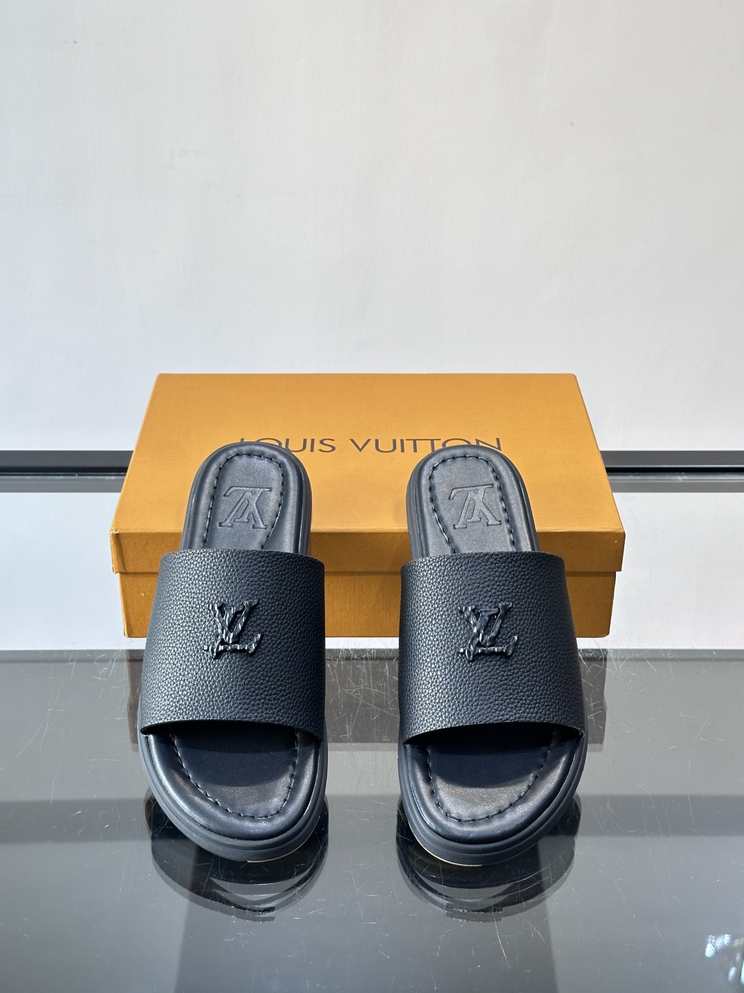Louis Vuitton ss26new arrival LV驴牌春夏系列新款平底沙滩拖鞋🥿简约精致，