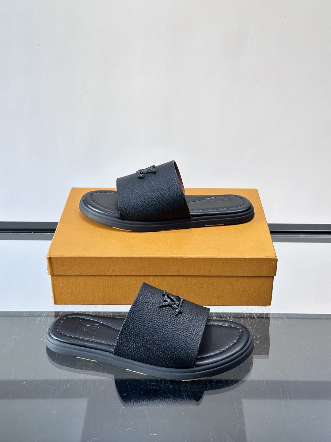 Louis Vuitton ss26new arrival LV驴牌春夏系列新款平底沙滩拖鞋🥿简约精致，