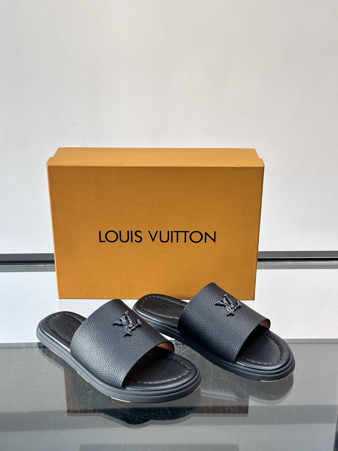 Louis Vuitton ss26new arrival LV驴牌春夏系列新款平底沙滩拖鞋🥿简约精致，