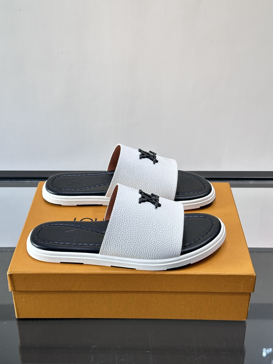 Louis Vuitton ss26new arrival LV驴牌春夏系列新款平底沙滩拖鞋🥿简约精致，